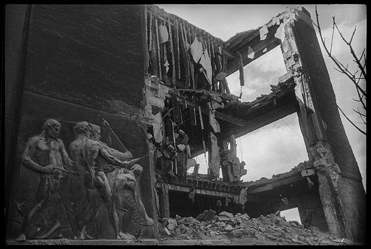 Разрушения в Одессе после бомбардировки. Одесса, 1941 год. 